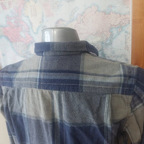 Old Navy Men's Blue and Grey Plaid Flannel Cotton Button Up Shirt Large - Picture 5 of 9